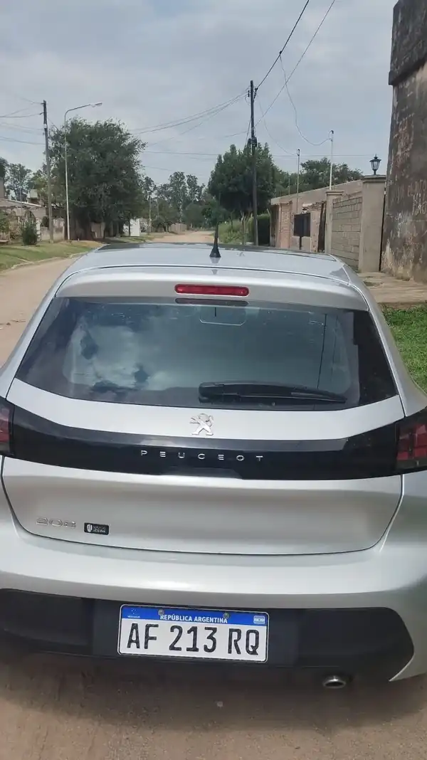 Foto de PEUGEOT 208 ALLURE 1.6L Año 2022