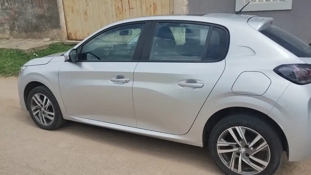 Foto de PEUGEOT 208 ALLURE 1.6L Año 2022