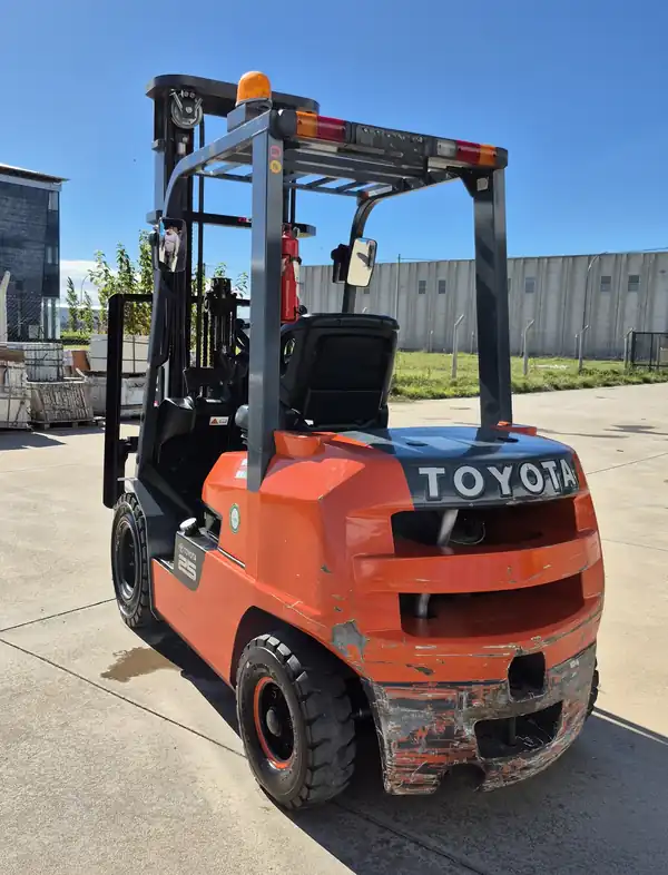 Foto de AUTO ELEVADOR TOYOTA DIESEL 2022