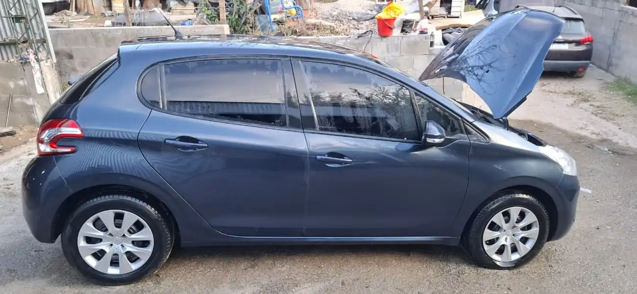 Foto de UNICO 208 ACTIVE AÑO 2015 CON SOLO 9.638 KM