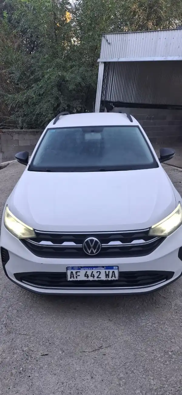 Foto de Impecable Volkswagen Nivus 170 TSI MT Año 2021