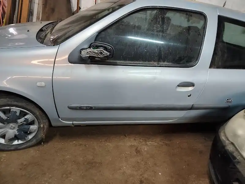 Foto de Clio Authentique 1.2 16v, año 2004