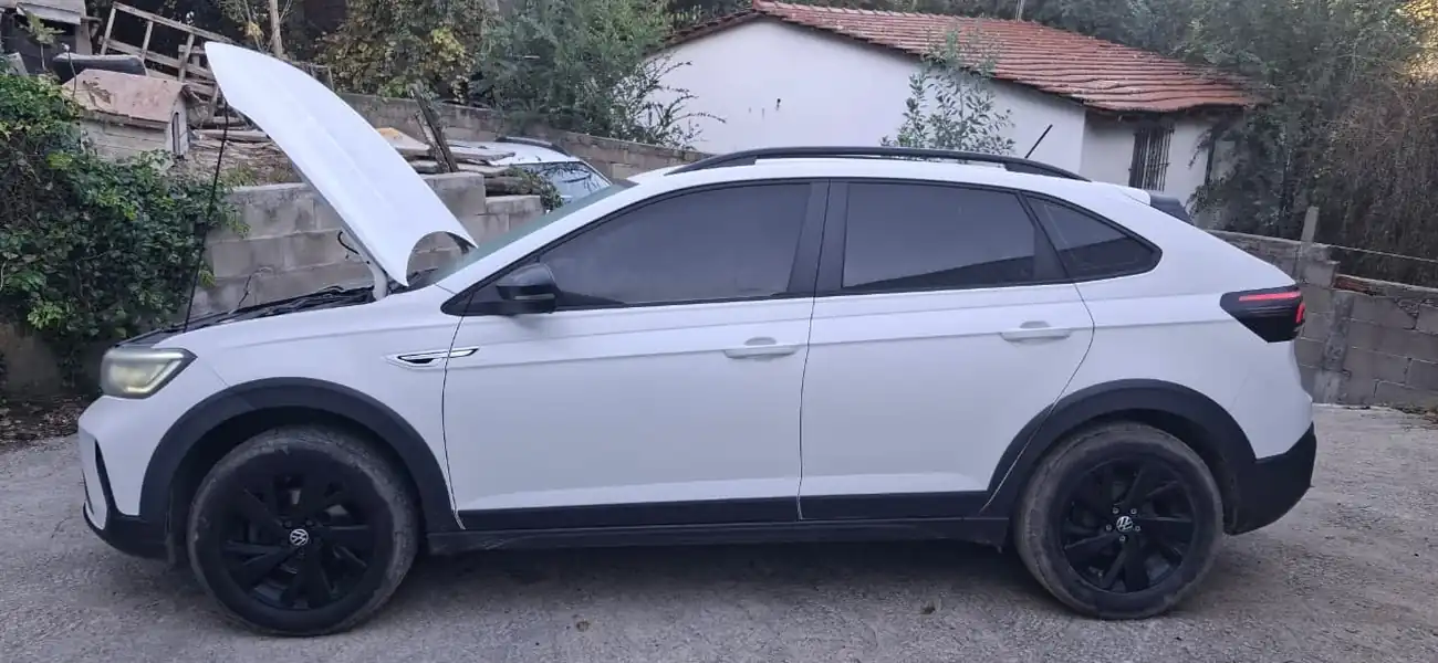 Foto de Impecable Volkswagen Nivus 170 TSI MT Año 2021