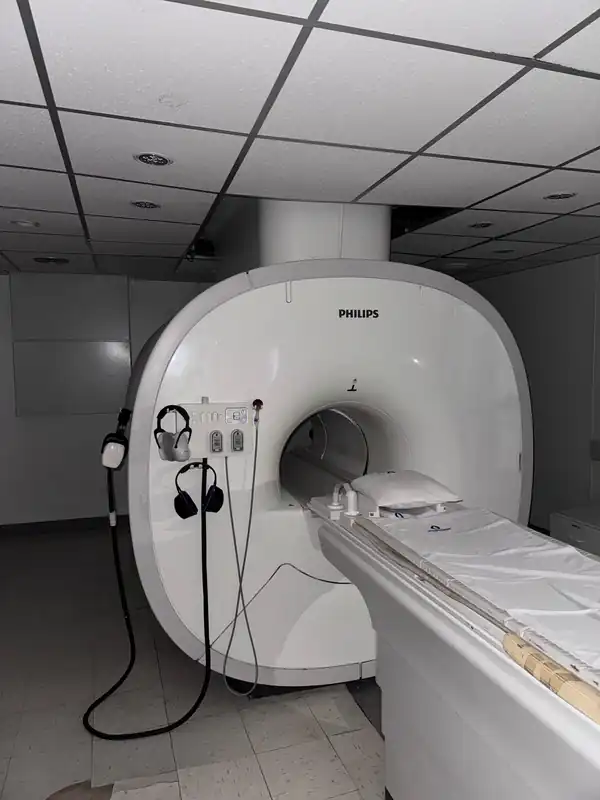 Foto de RESONADOR MAGNETICO PHILIPS MODELO MULTIVA 1.5