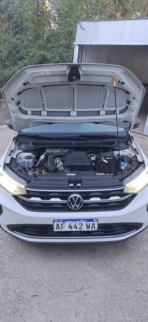 Foto de Impecable Volkswagen Nivus 170 TSI MT Año 2021
