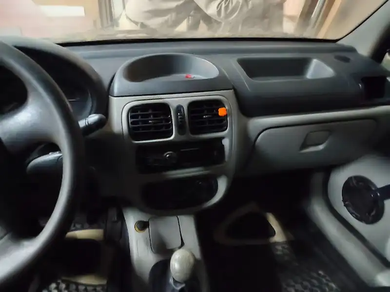 Foto de Clio Authentique 1.2 16v, año 2004