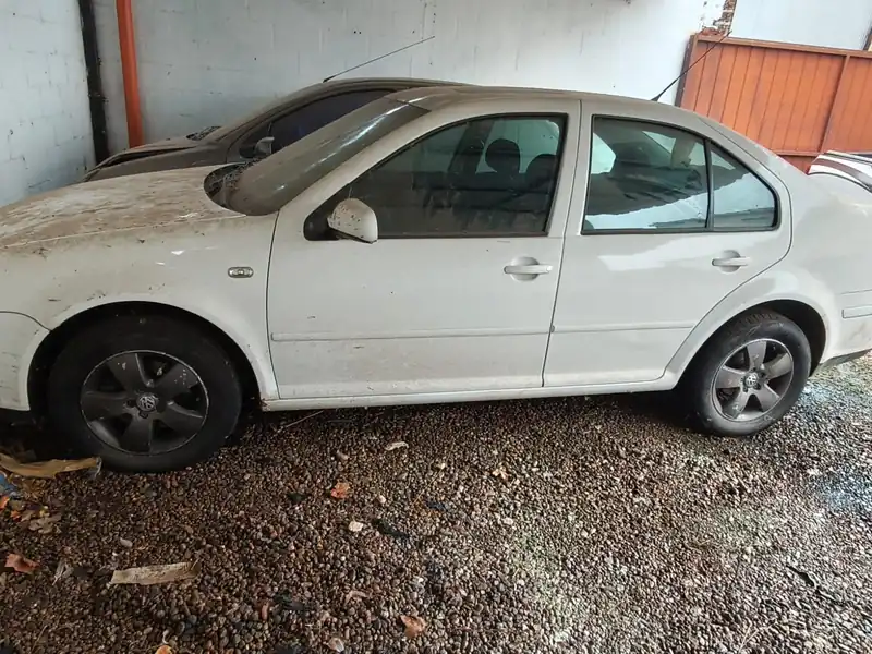 Portada de BORA TDI, año: 2010, tipo: SEDAN 4 PTAS
