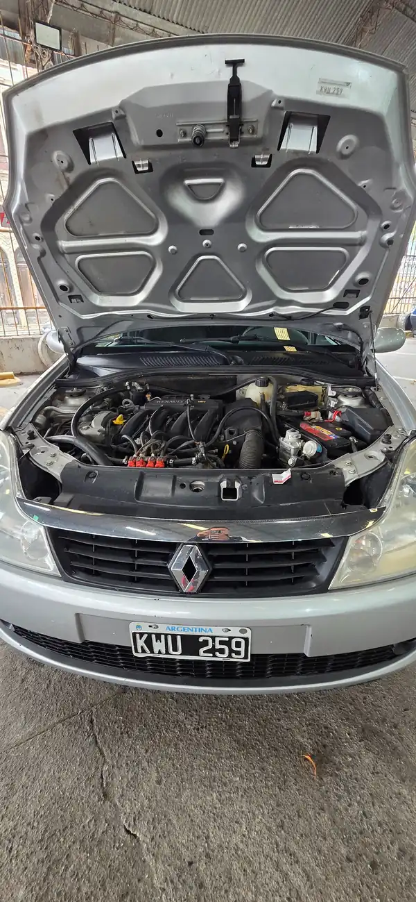 Foto de RENAULT SYMBOL 1.6 16V 2012
