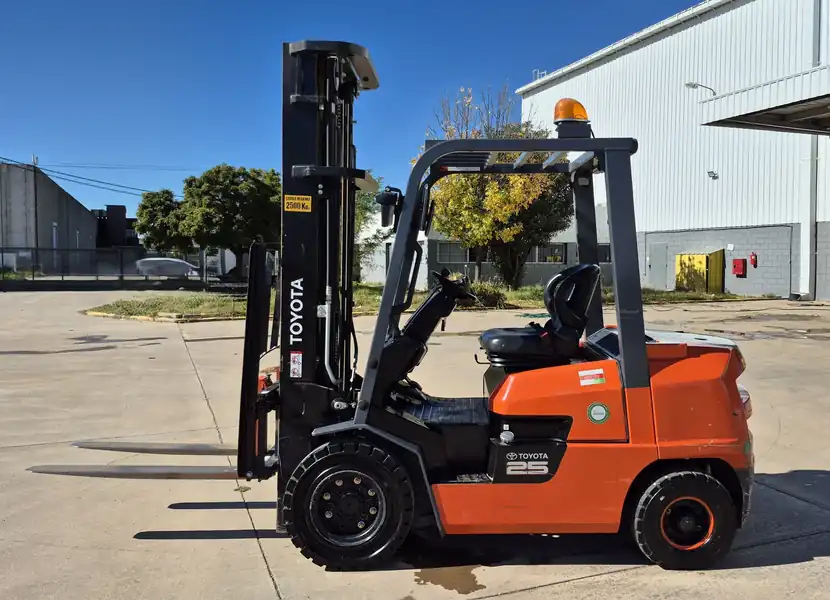 Foto de AUTO ELEVADOR TOYOTA DIESEL 2022