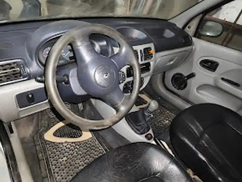 Foto de Clio Authentique 1.2 16v, año 2004