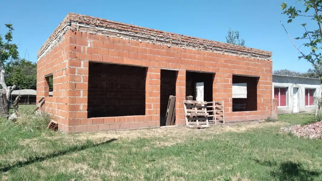 Foto de GRAL. ROCA. -DERECHOS Y ACCIONES S/LOTE CONSTRUIDO