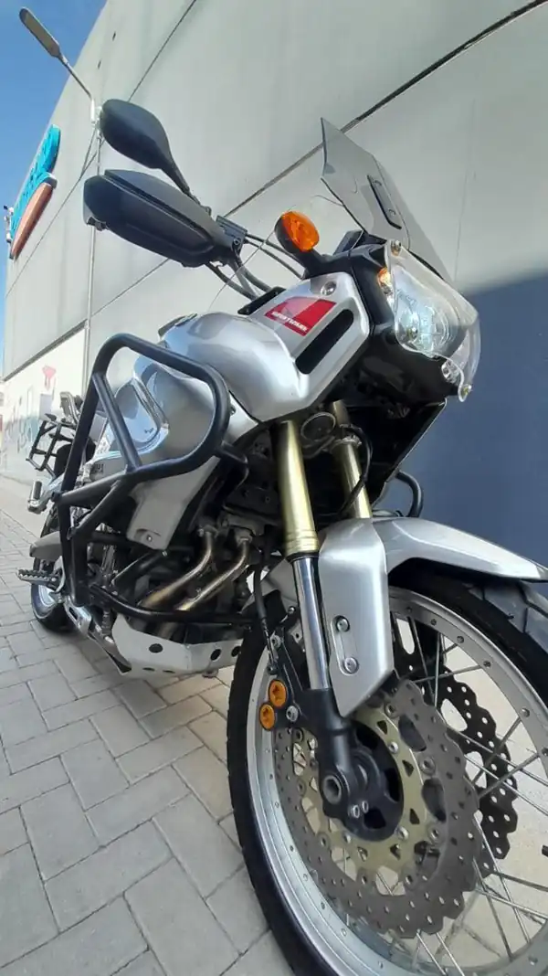 Foto de MOTO YAMAHA TENERE 1200