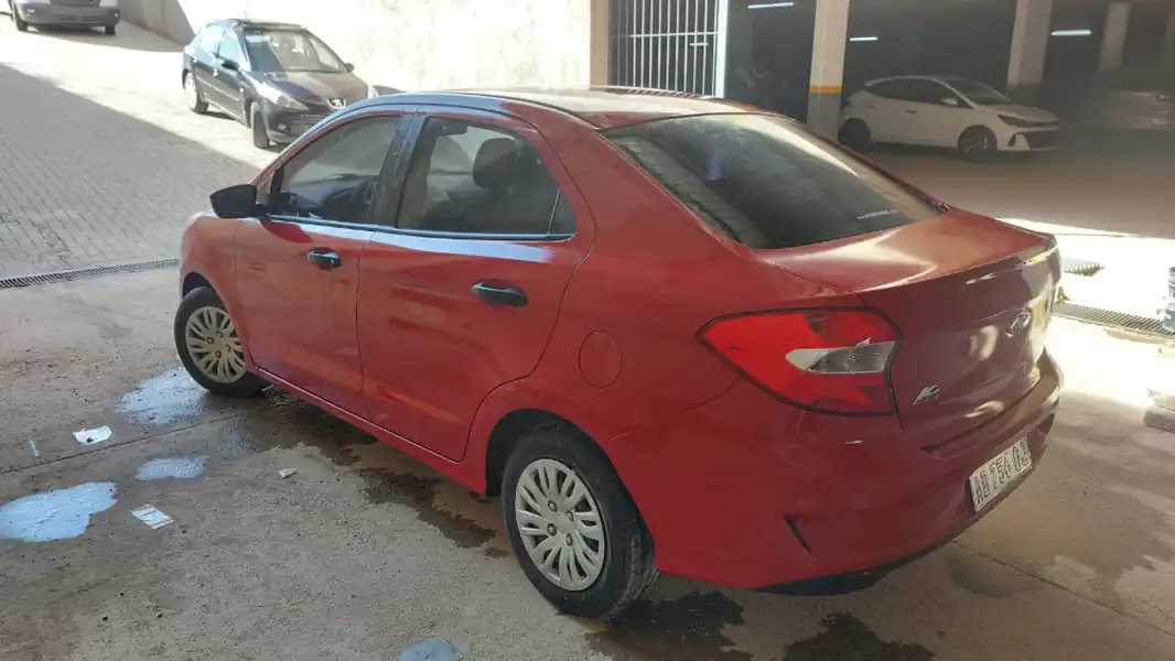 Foto de KA SEDAN 2019 569 KM