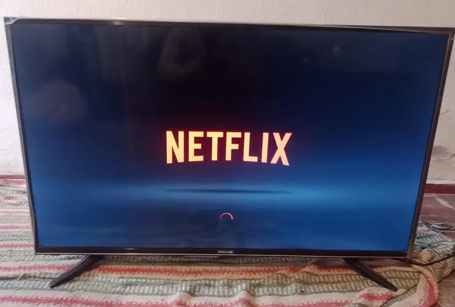 Foto de TV LED "PHILCO" 43"