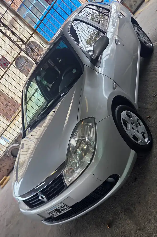 Foto de RENAULT SYMBOL 1.6 16V 2012