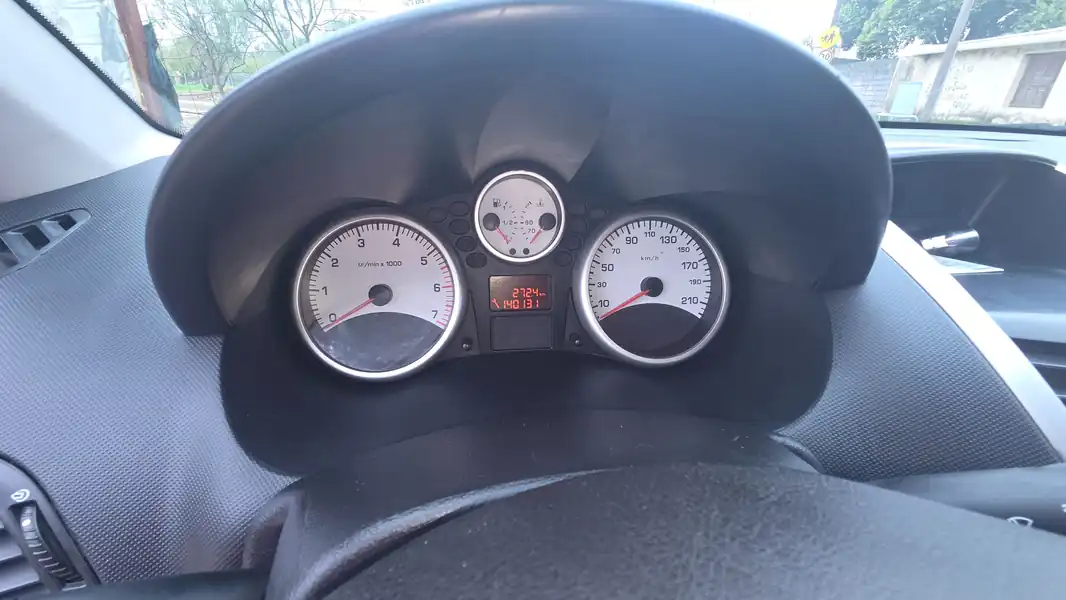 Foto de PEUGEOT, 207 5 PTAS, COMPAC ALLURE N 2014