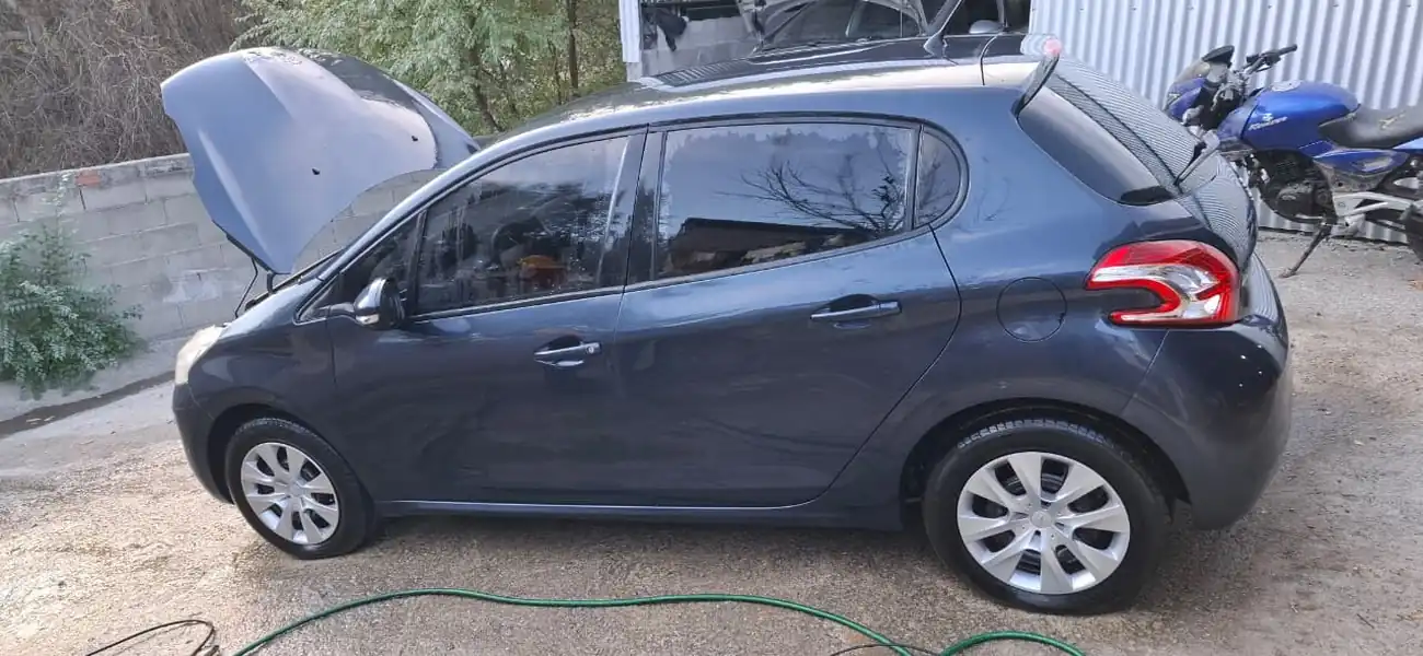 Foto de UNICO 208 ACTIVE AÑO 2015 CON SOLO 9.638 KM