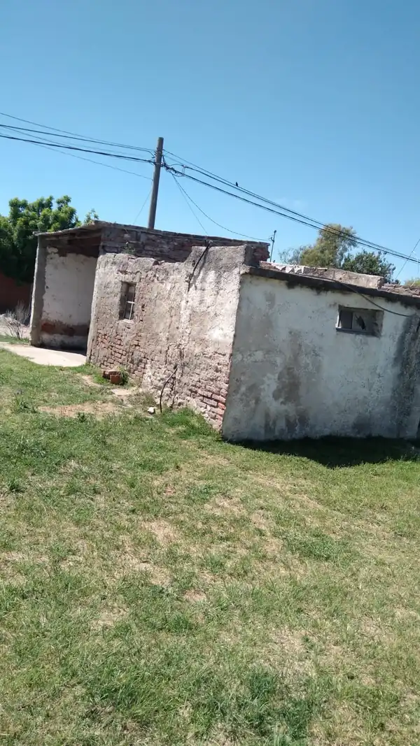 Foto de GRAL. ROCA. -DERECHOS Y ACCIONES S/LOTE CONSTRUIDO