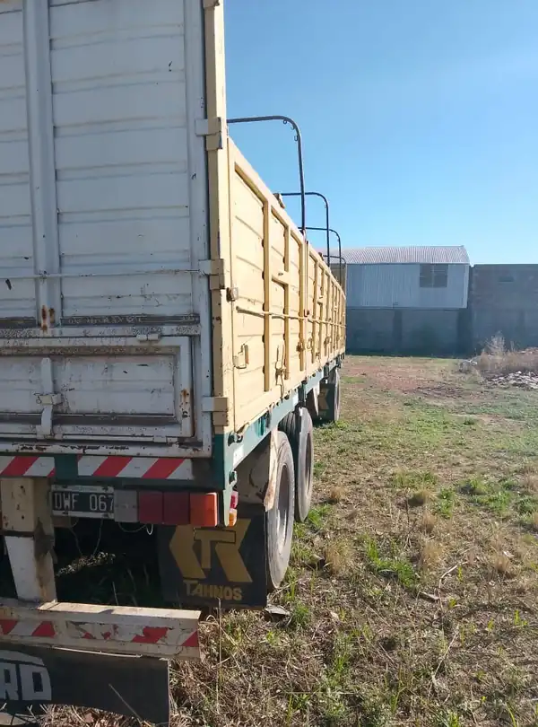 Foto de Acoplado TAHNOS  Año 2000