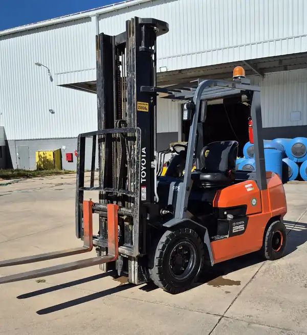 Foto de AUTO ELEVADOR TOYOTA DIESEL 2022