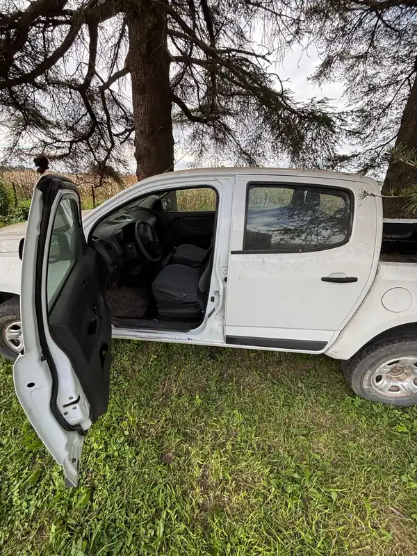 Foto de CHEVROLET PICK-UP CABINA DOBLE 4X2 MOD 2016 EXC OP