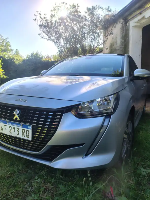 Foto de PEUGEOT 208 ALLURE 1.6L Año 2022