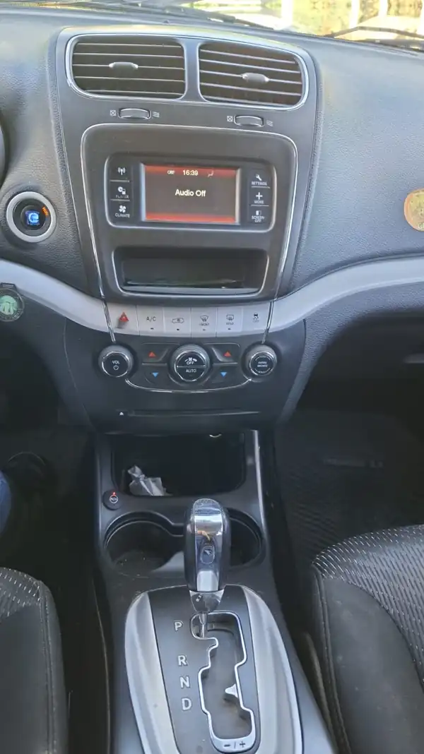 Foto de JOURNEY SXT 2.4 MODELO AÑO 2012 CON GNC