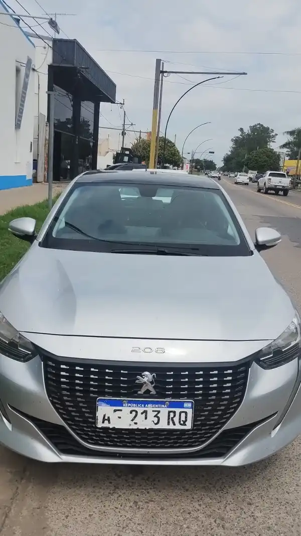 Foto de PEUGEOT 208 ALLURE 1.6L Año 2022