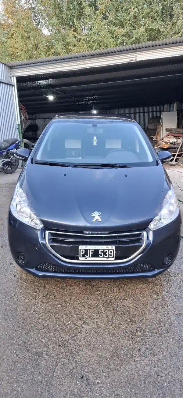 Foto de UNICO 208 ACTIVE AÑO 2015 CON SOLO 9.638 KM