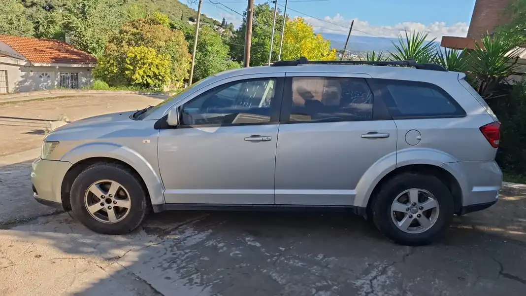 Foto de JOURNEY SXT 2.4 MODELO AÑO 2012 CON GNC