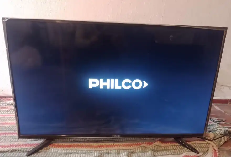 Portada de TV LED "PHILCO" 43"