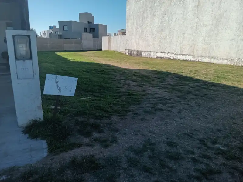 Foto de OPORTUNIDAD UNICA  LOTE BALDIO EN COUNTRY 360MTS/2