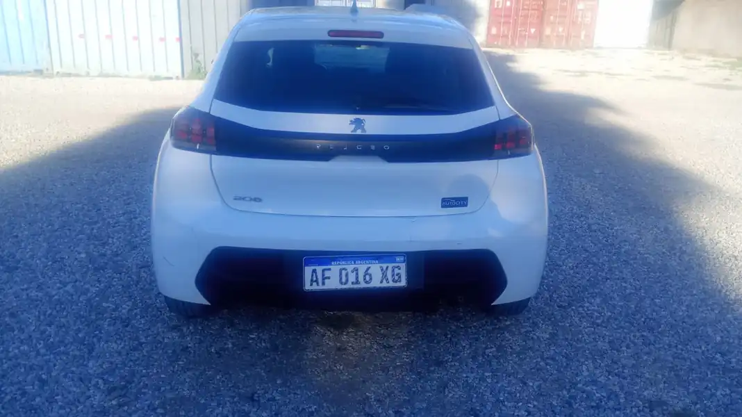 Foto de PEUGEOT 208 LIKE 1.2L - Año 2021