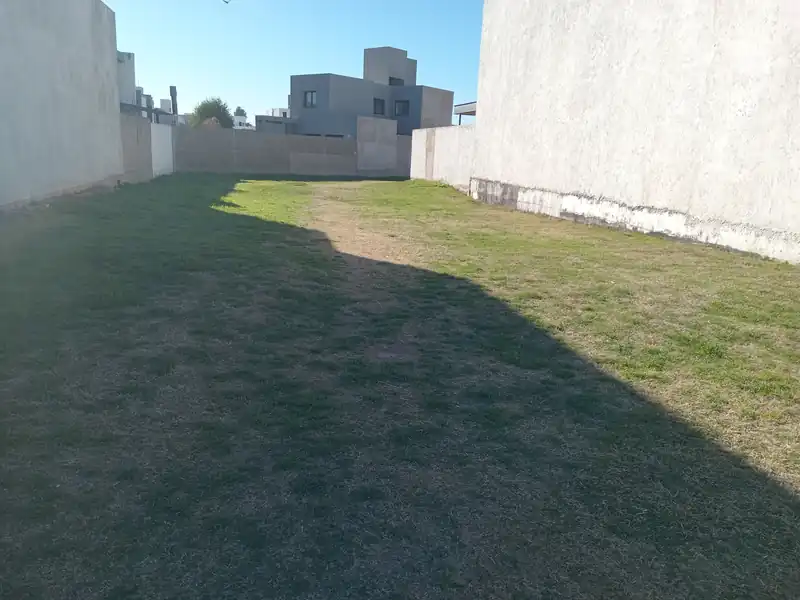 Portada de OPORTUNIDAD UNICA  LOTE BALDIO EN COUNTRY 360MTS/2