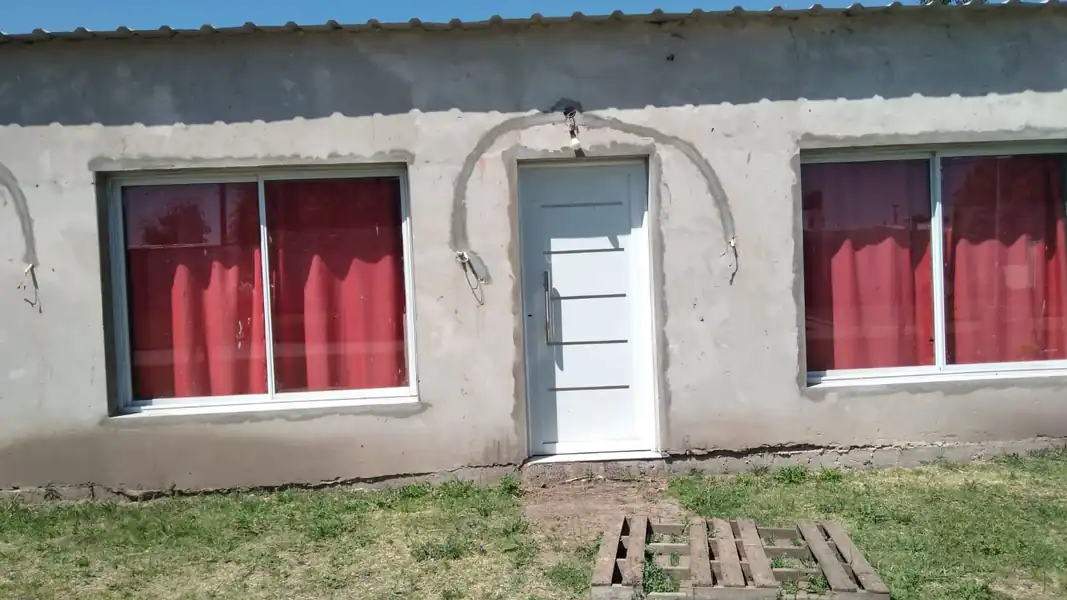 Foto de GRAL. ROCA. -DERECHOS Y ACCIONES S/LOTE CONSTRUIDO