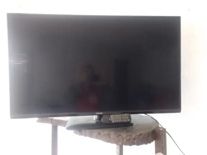 Foto de TV LED "PHILIPS" 39"
