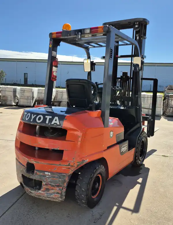 Foto de AUTO ELEVADOR TOYOTA DIESEL 2022