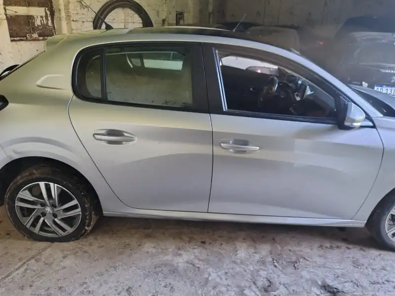 Foto de PEUGEOT 208 ALLURE 1.6L Año 2022