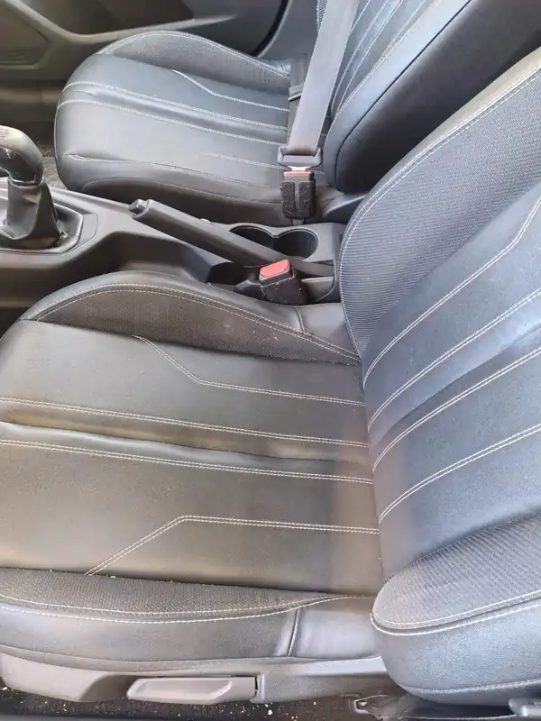 Foto de PEUGEOT 208 ALLURE 1.6L Año 2022