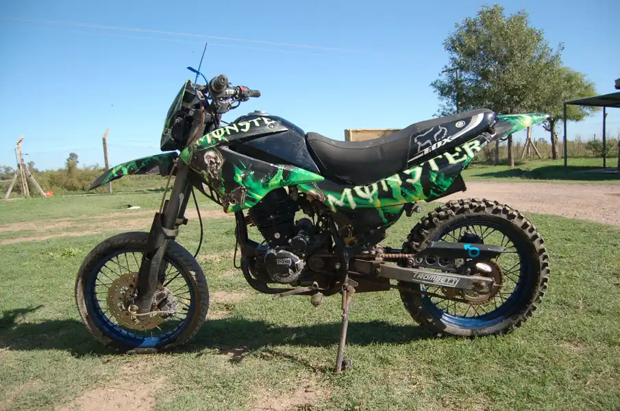 Foto de MOTOMEL MOTARD 200