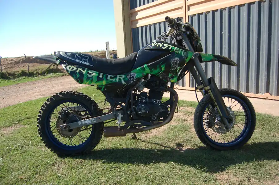 Foto de MOTOMEL MOTARD 200