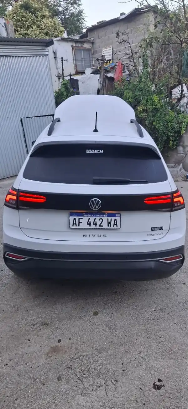 Foto de Impecable Volkswagen Nivus 170 TSI MT Año 2021